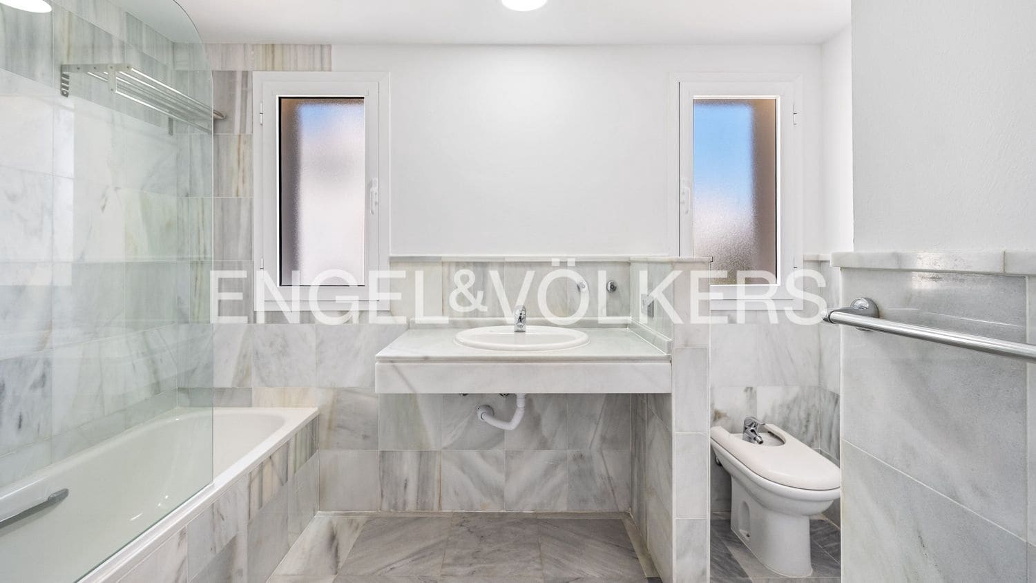 2 bedroom Apartment for sale in New Golden Mile with pool garage - € 820,000 (Ref: 9733527)