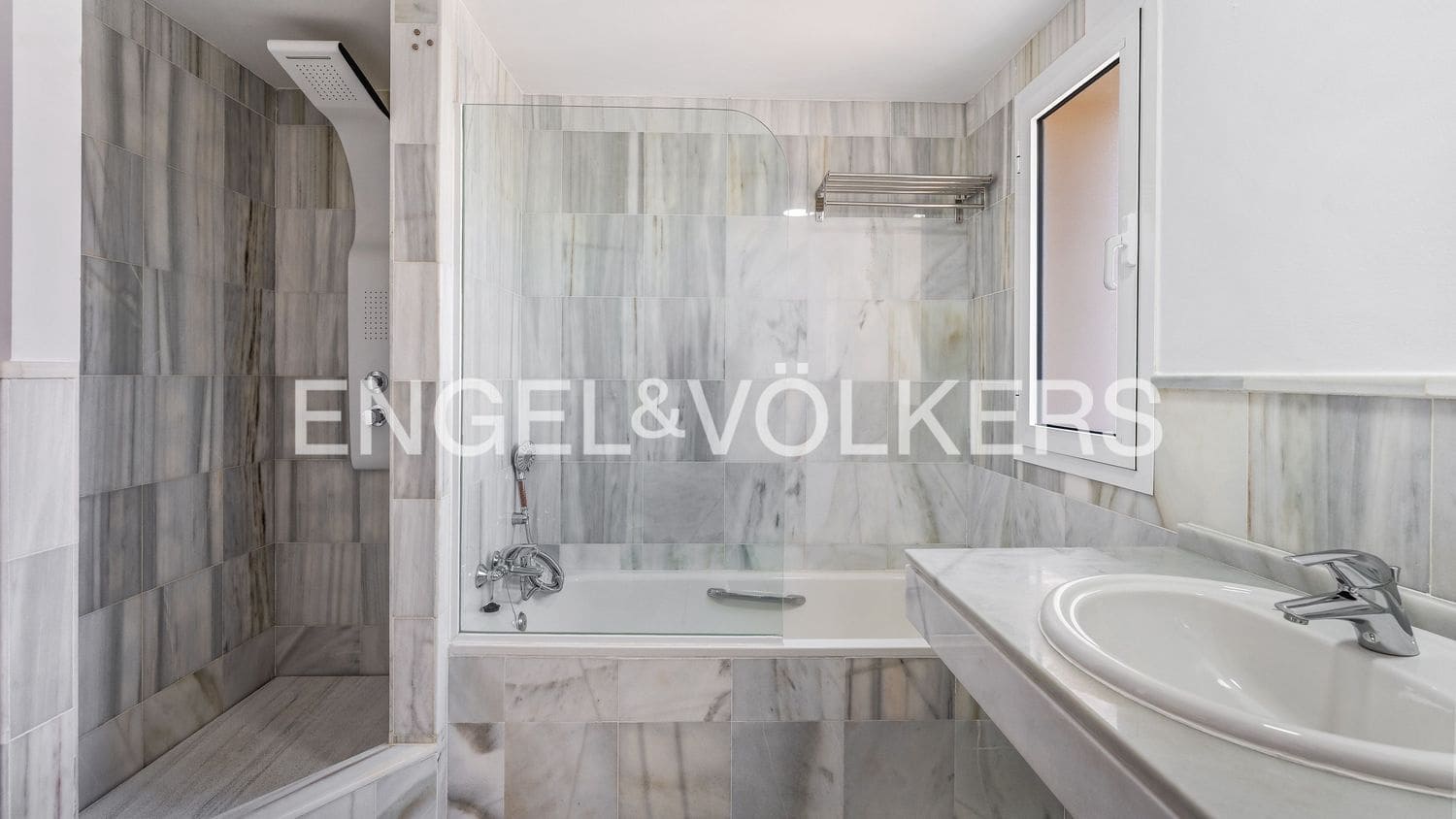 2 bedroom Apartment for sale in New Golden Mile with pool garage - € 820,000 (Ref: 9733527)