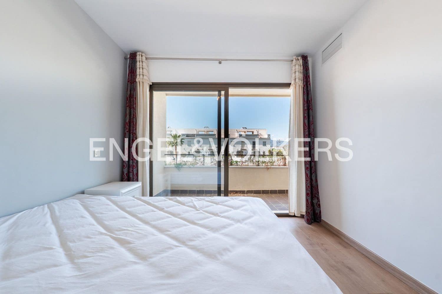 2 sovrum Lägenhet till salu i New Golden Mile med pool garage - 350 000 € (Ref: 9733528)