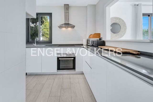 3 sypialnia Apartament na sprzedaż w Bahía Dorada, Estepona z basenem garażem - 650 000 € (Ref: 9733529)