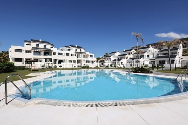 3 bedroom Apartment for sale in Bahía Dorada, Estepona with pool garage - € 620,000 (Ref: 9733529)