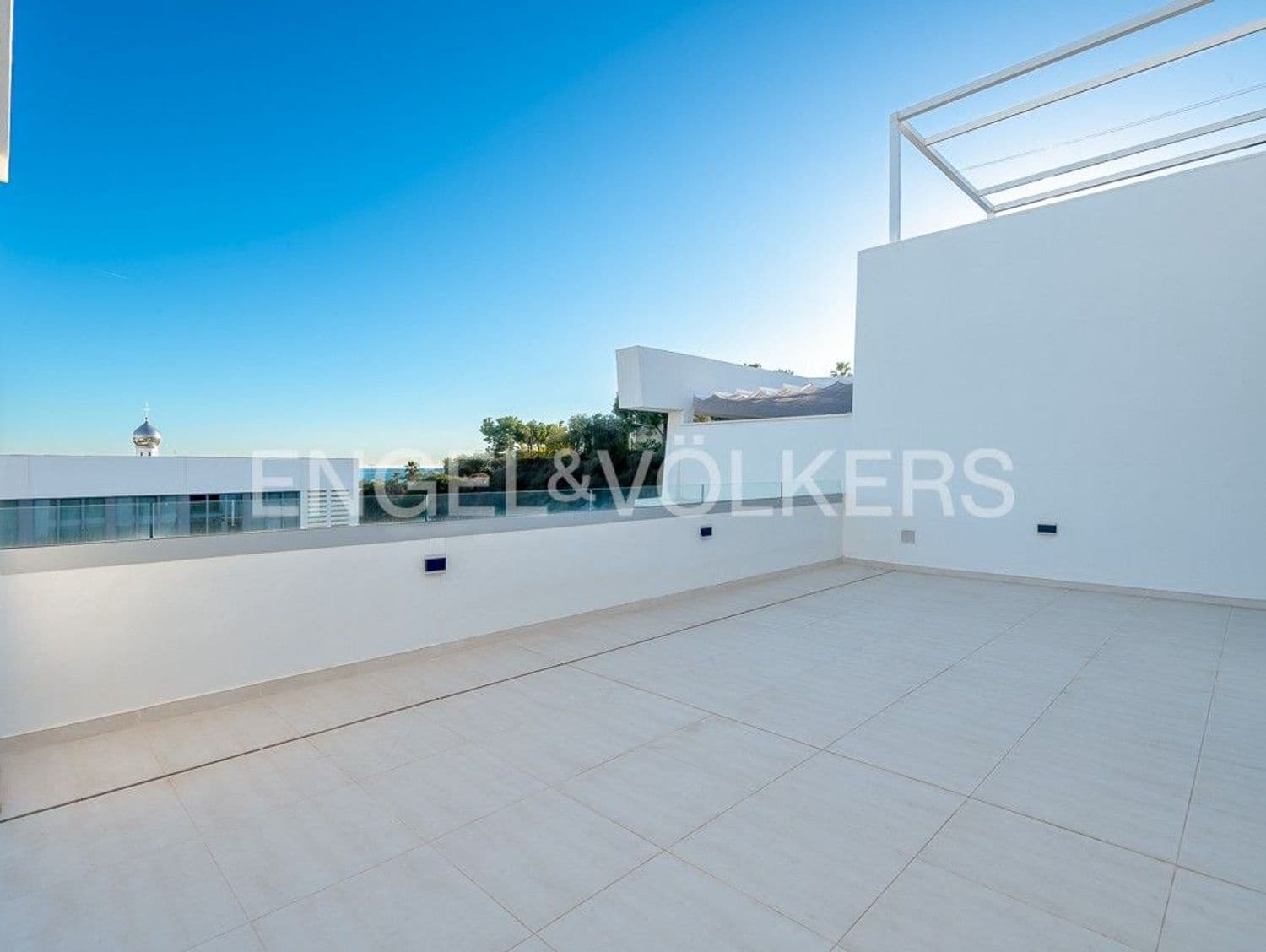 3 bedroom Apartment for sale in New Golden Mile with pool garage - € 635,000 (Ref: 9733530)