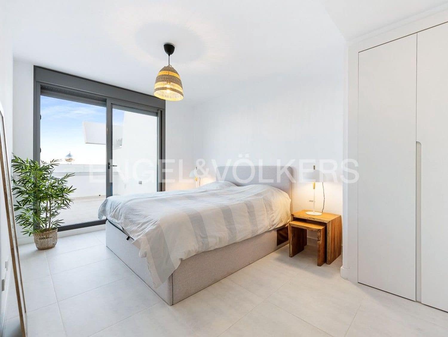 3 bedroom Apartment for sale in New Golden Mile with pool garage - € 635,000 (Ref: 9733530)