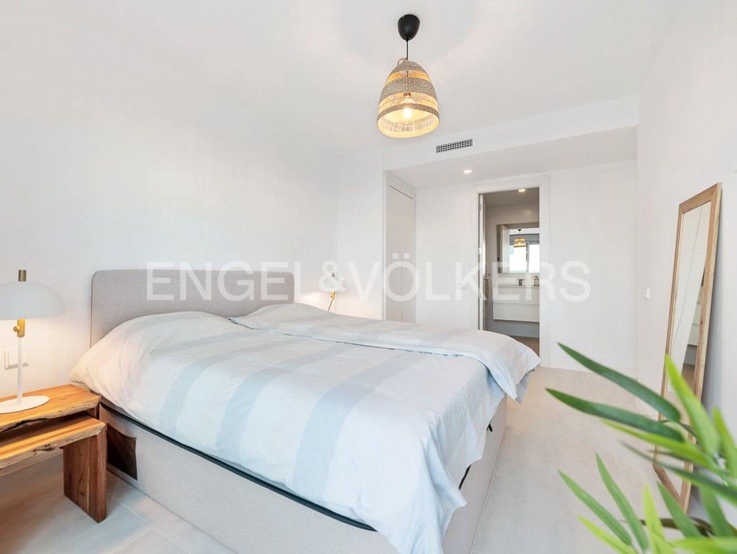 3 bedroom Apartment for sale in New Golden Mile with pool garage - € 635,000 (Ref: 9733530)