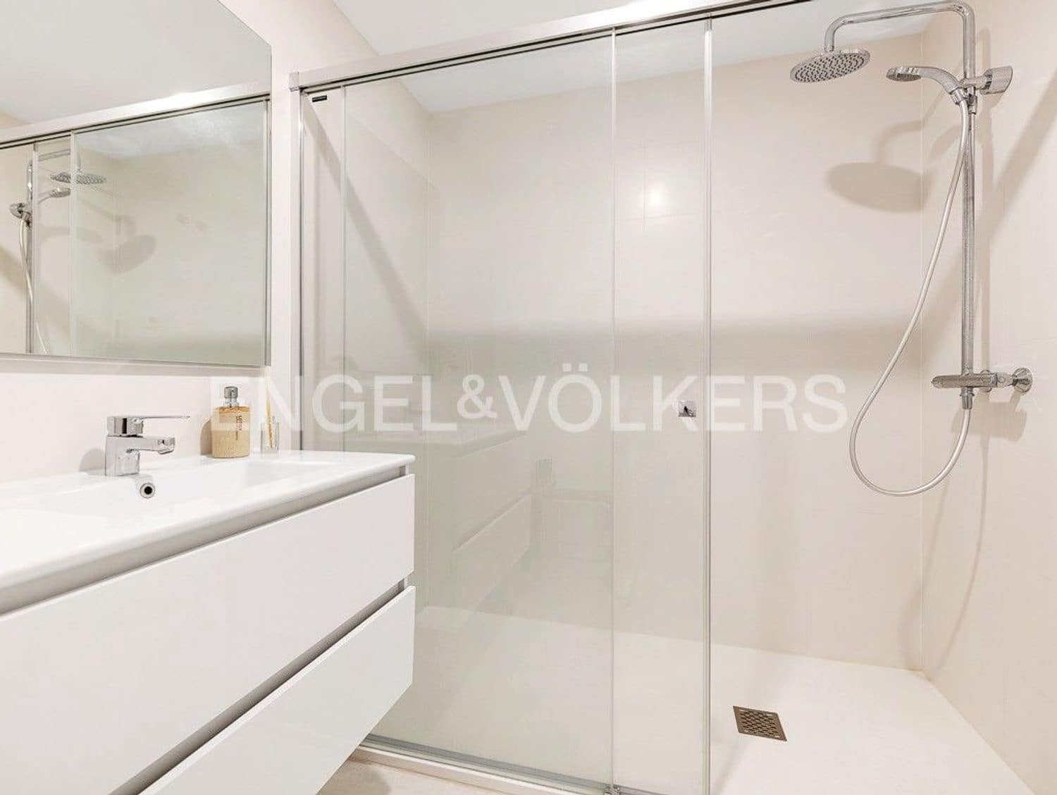 3 bedroom Apartment for sale in New Golden Mile with pool garage - € 635,000 (Ref: 9733530)