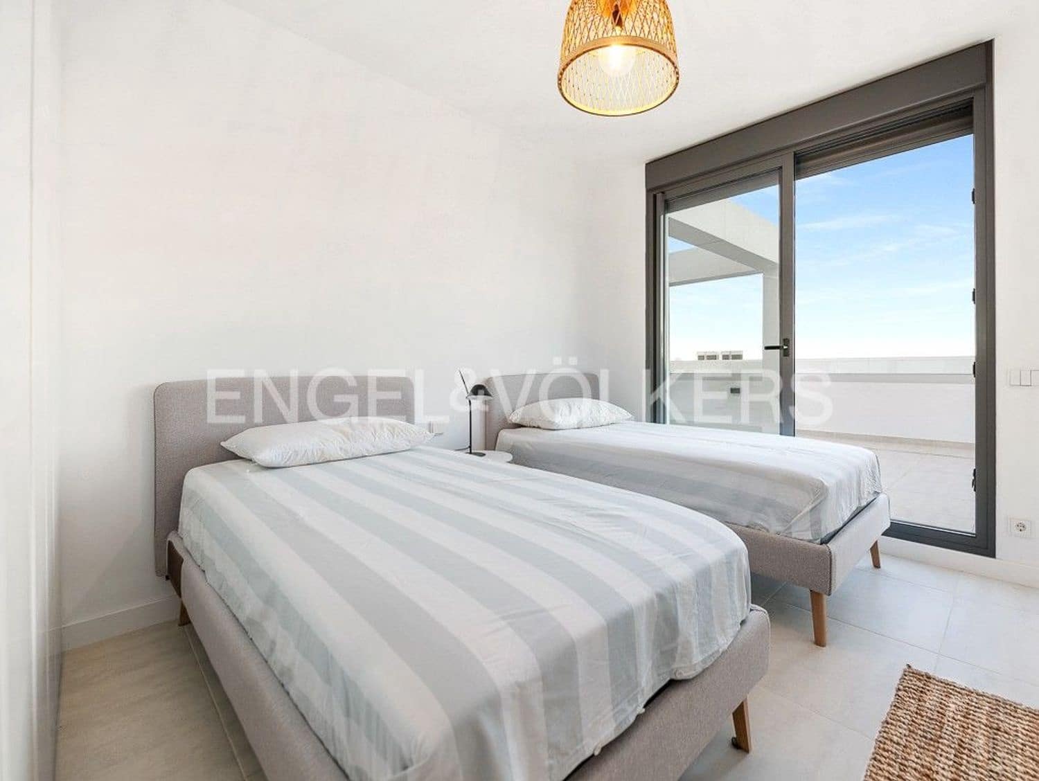 3 bedroom Apartment for sale in New Golden Mile with pool garage - € 635,000 (Ref: 9733530)