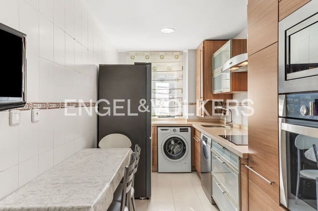 3 chambre Appartement à vendre à Huerta Nueva, Estepona avec piscine garage - 425 000 € (Ref: 9733532)