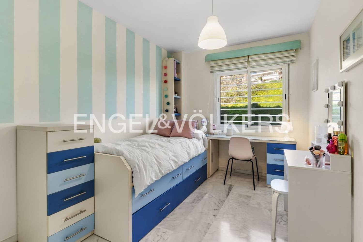 3 chambre Appartement à vendre à Estepona avec piscine garage - 425 000 € (Ref: 9733532)