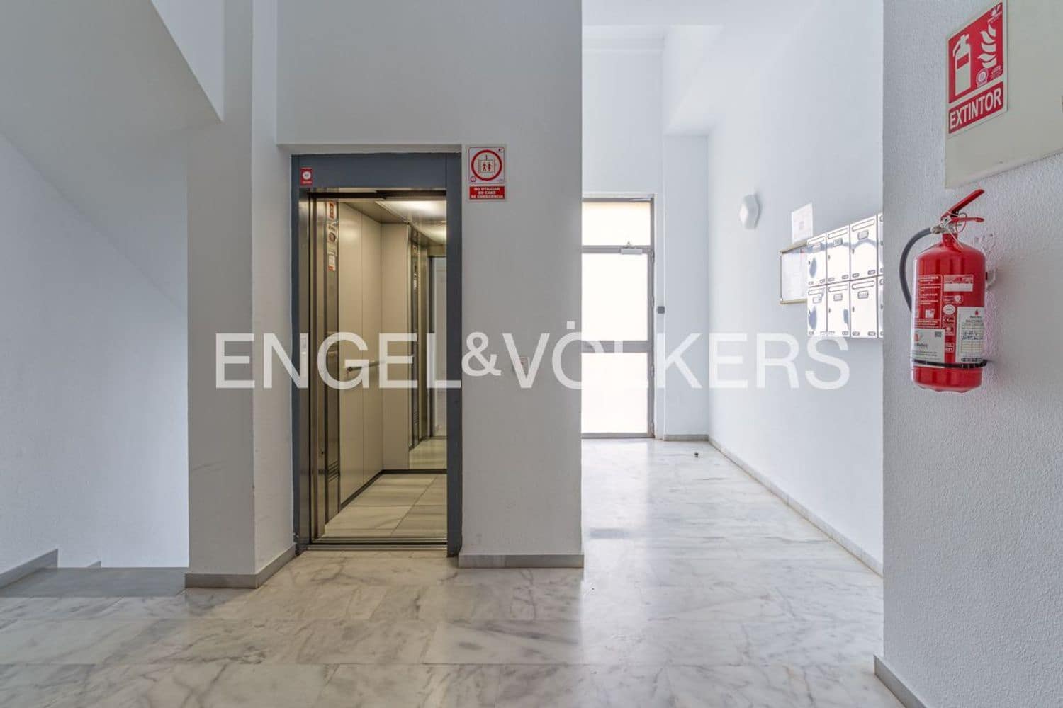 3 chambre Appartement à vendre à Estepona avec piscine garage - 425 000 € (Ref: 9733532)