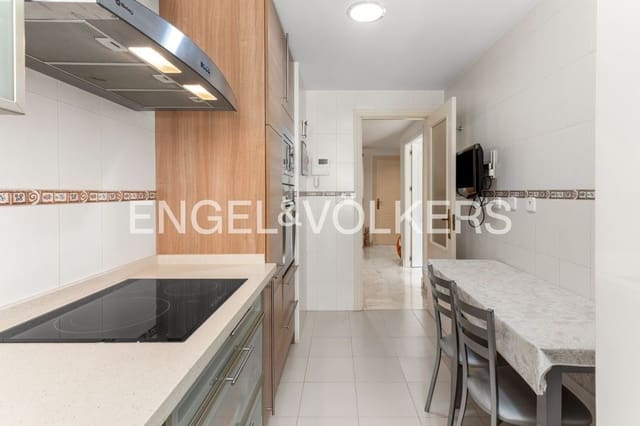 3 chambre Appartement à vendre à Huerta Nueva, Estepona avec piscine garage - 425 000 € (Ref: 9733532)