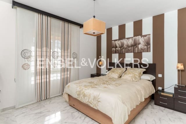 3 chambre Appartement à vendre à Huerta Nueva, Estepona avec piscine garage - 425 000 € (Ref: 9733532)