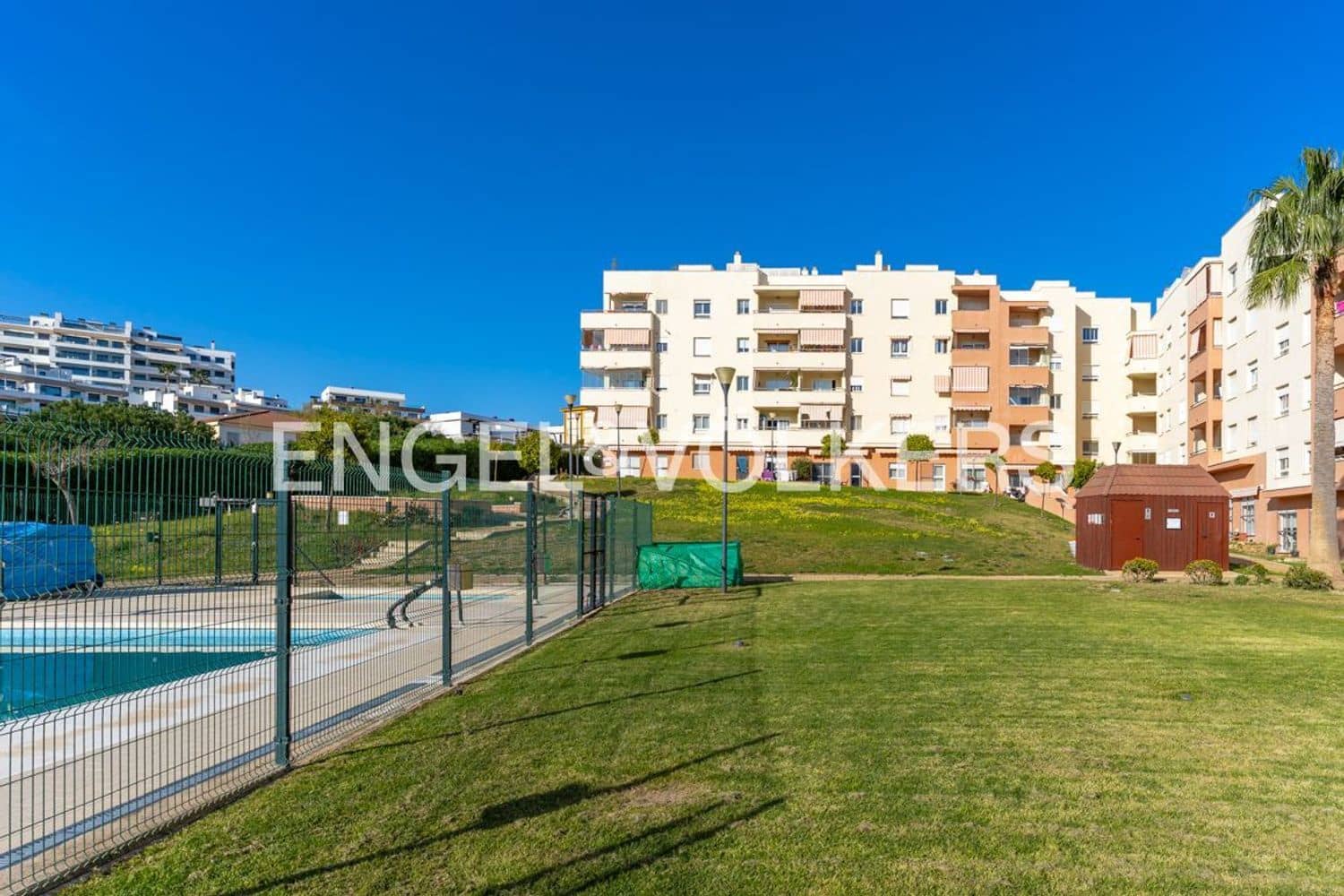 3 chambre Appartement à vendre à Estepona avec piscine garage - 425 000 € (Ref: 9733532)