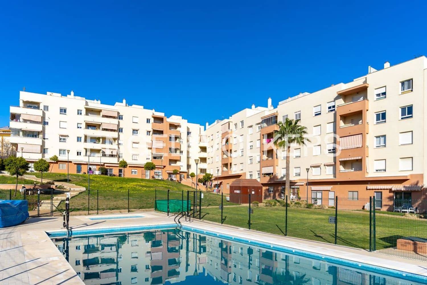 3 chambre Appartement à vendre à Estepona avec piscine garage - 425 000 € (Ref: 9733532)