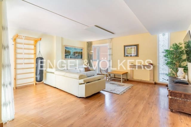 3 makuuhuone Omakotitalo myytävänä paikassa Altos de Estepona, Estepona mukana uima-altaan 
autotalli - 429 000 € (Ref: 9733533)