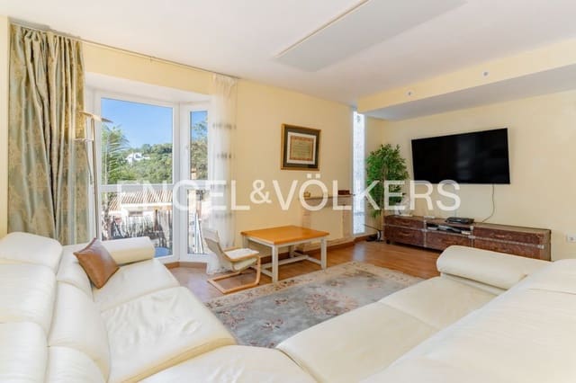 3 makuuhuone Omakotitalo myytävänä paikassa Altos de Estepona, Estepona mukana uima-altaan 
autotalli - 429 000 € (Ref: 9733533)