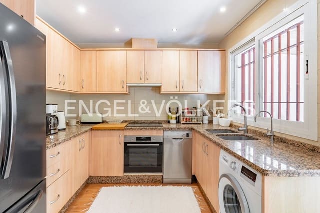 3 makuuhuone Omakotitalo myytävänä paikassa Altos de Estepona, Estepona mukana uima-altaan 
autotalli - 429 000 € (Ref: 9733533)