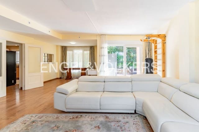 3 makuuhuone Omakotitalo myytävänä paikassa Altos de Estepona, Estepona mukana uima-altaan 
autotalli - 429 000 € (Ref: 9733533)