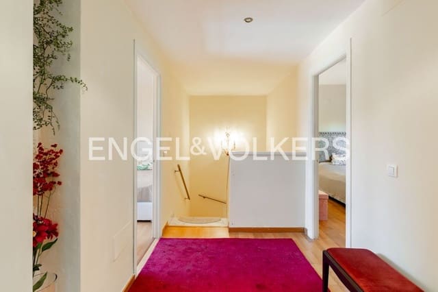 3 makuuhuone Omakotitalo myytävänä paikassa Altos de Estepona, Estepona mukana uima-altaan 
autotalli - 429 000 € (Ref: 9733533)