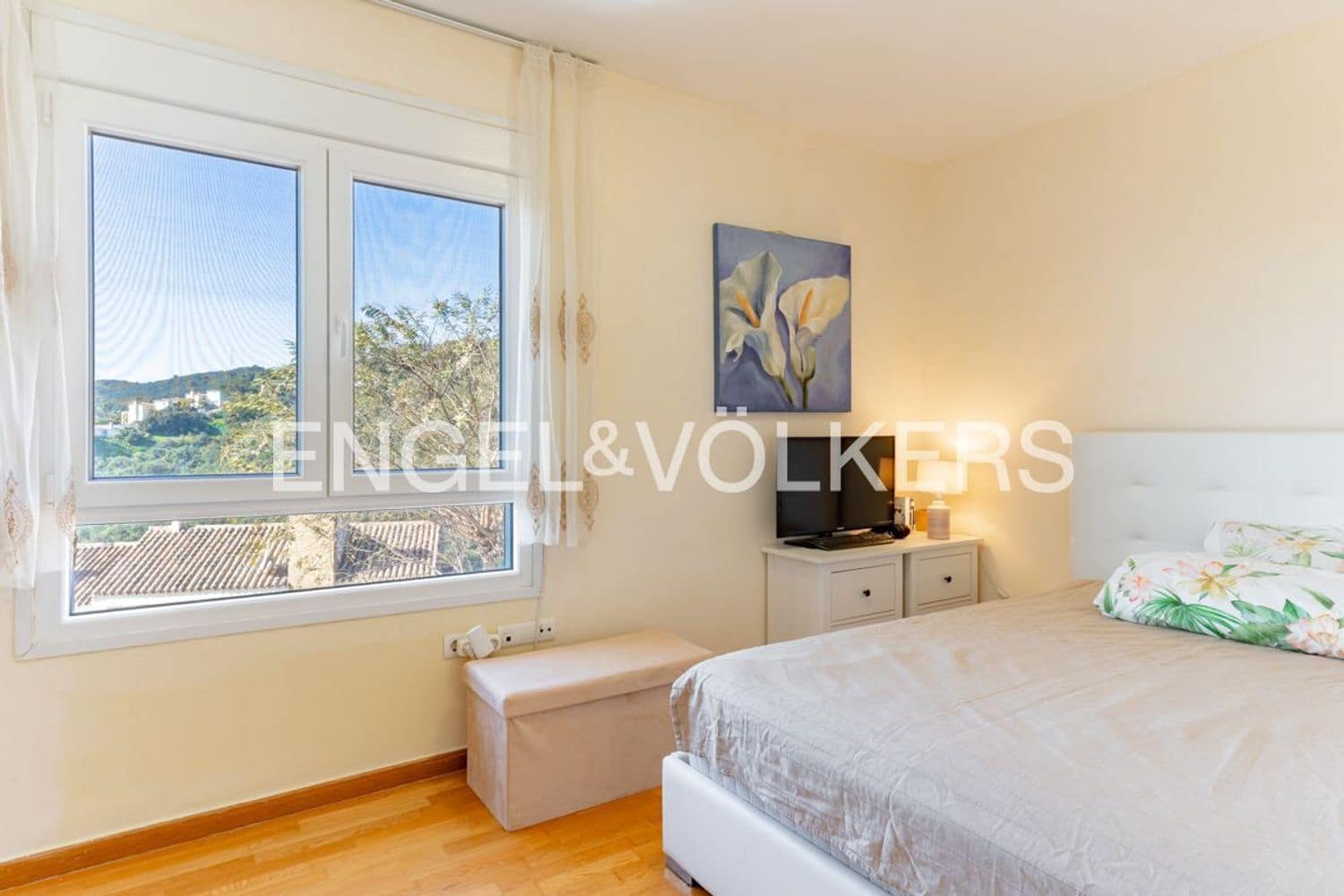 3 makuuhuone Omakotitalo myytävänä paikassa Estepona mukana uima-altaan 
autotalli - 429 000 € (Ref: 9733533)