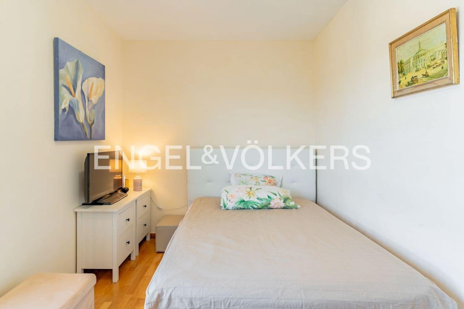 3 makuuhuone Omakotitalo myytävänä paikassa Estepona mukana uima-altaan 
autotalli - 429 000 € (Ref: 9733533)