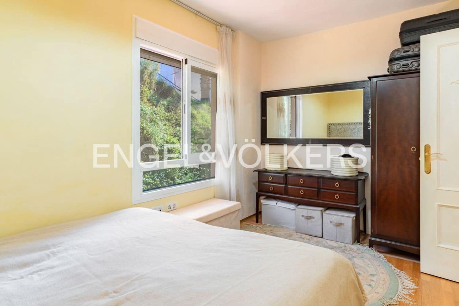 3 makuuhuone Omakotitalo myytävänä paikassa Estepona mukana uima-altaan 
autotalli - 429 000 € (Ref: 9733533)