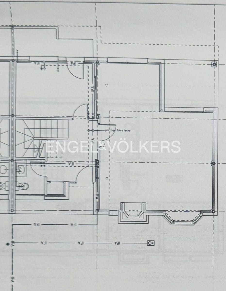 3 makuuhuone Omakotitalo myytävänä paikassa Estepona mukana uima-altaan 
autotalli - 429 000 € (Ref: 9733533)