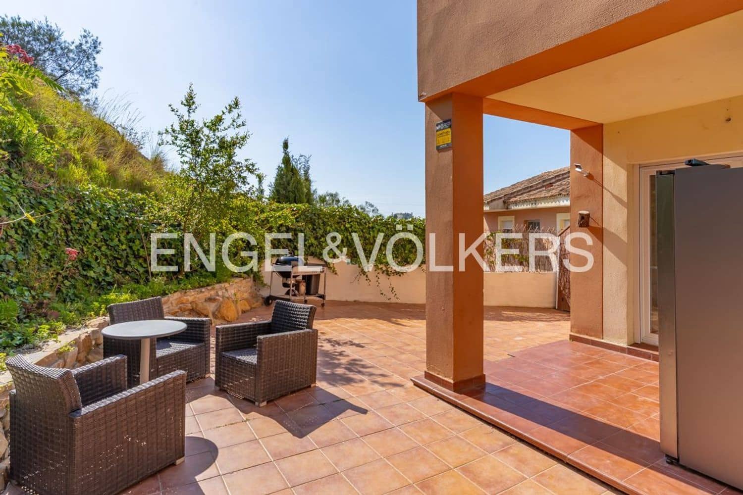 3 makuuhuone Omakotitalo myytävänä paikassa Estepona mukana uima-altaan 
autotalli - 429 000 € (Ref: 9733533)