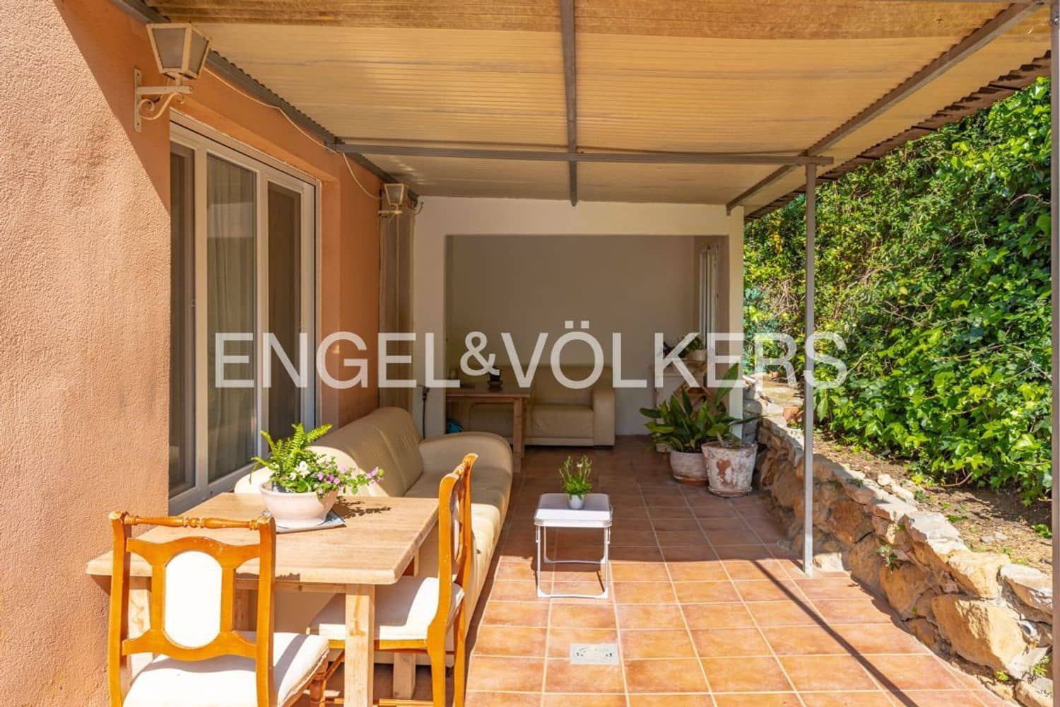 3 makuuhuone Omakotitalo myytävänä paikassa Estepona mukana uima-altaan 
autotalli - 429 000 € (Ref: 9733533)