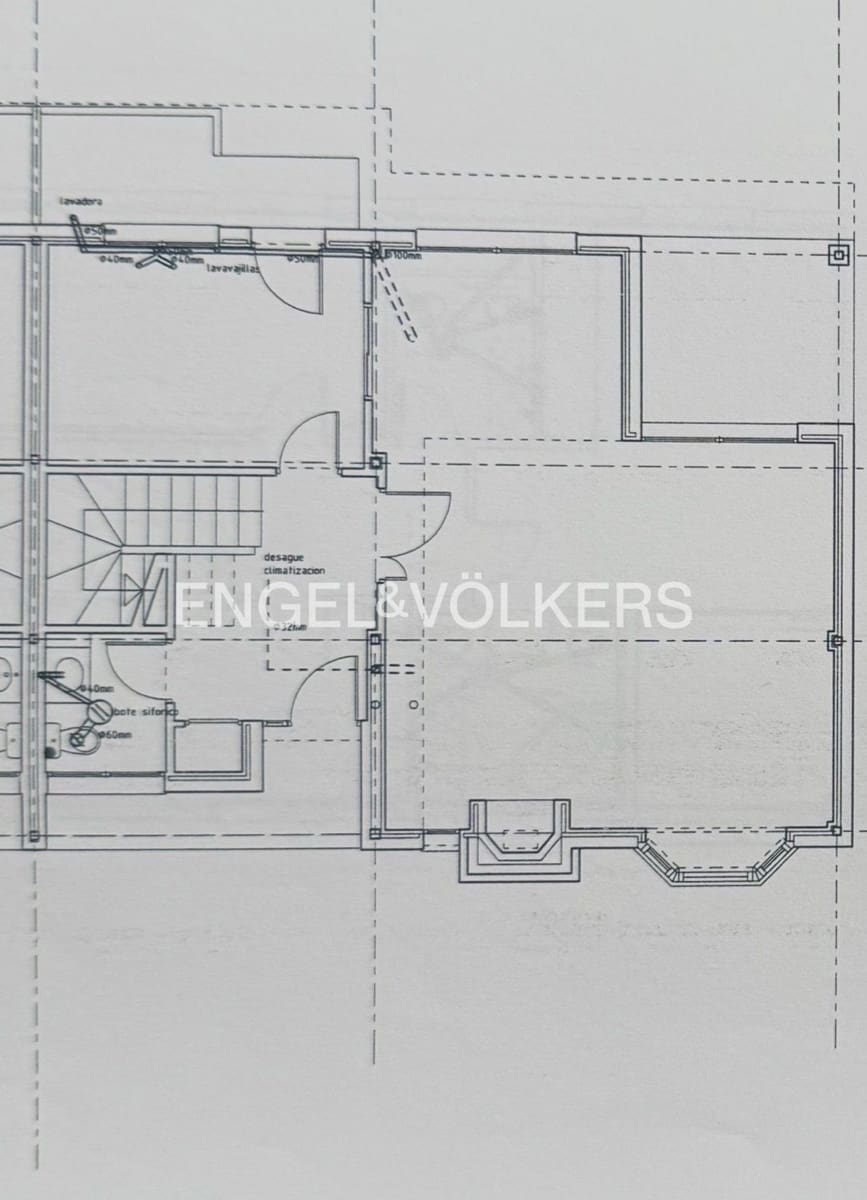 3 makuuhuone Omakotitalo myytävänä paikassa Estepona mukana uima-altaan 
autotalli - 429 000 € (Ref: 9733533)