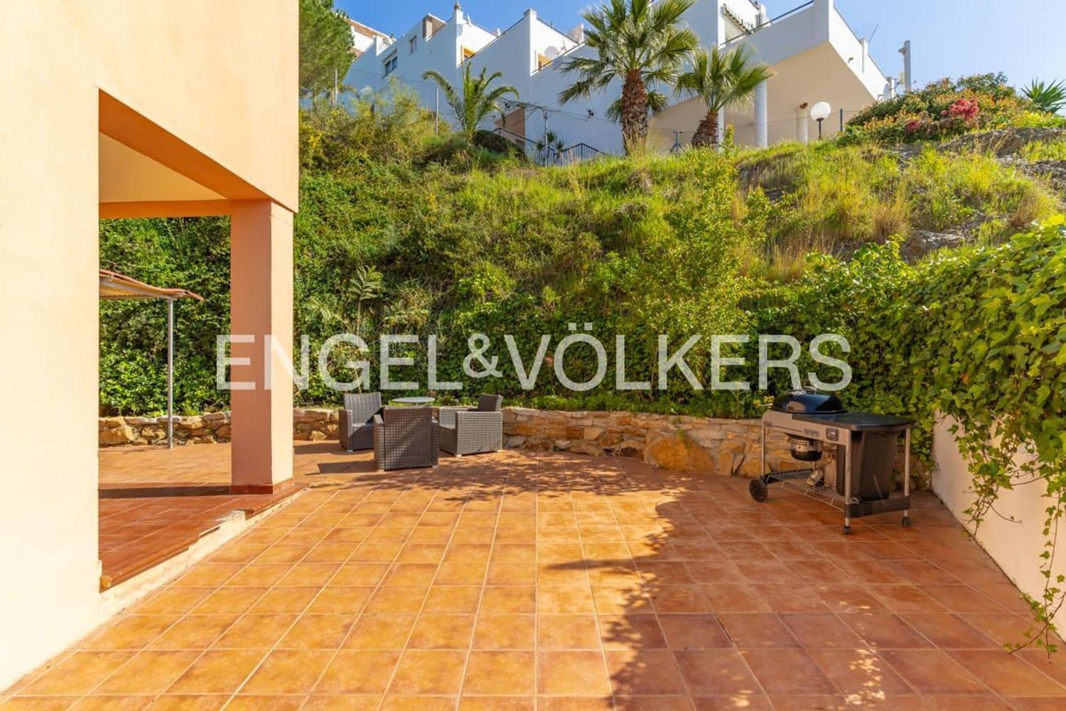 3 makuuhuone Omakotitalo myytävänä paikassa Estepona mukana uima-altaan 
autotalli - 429 000 € (Ref: 9733533)