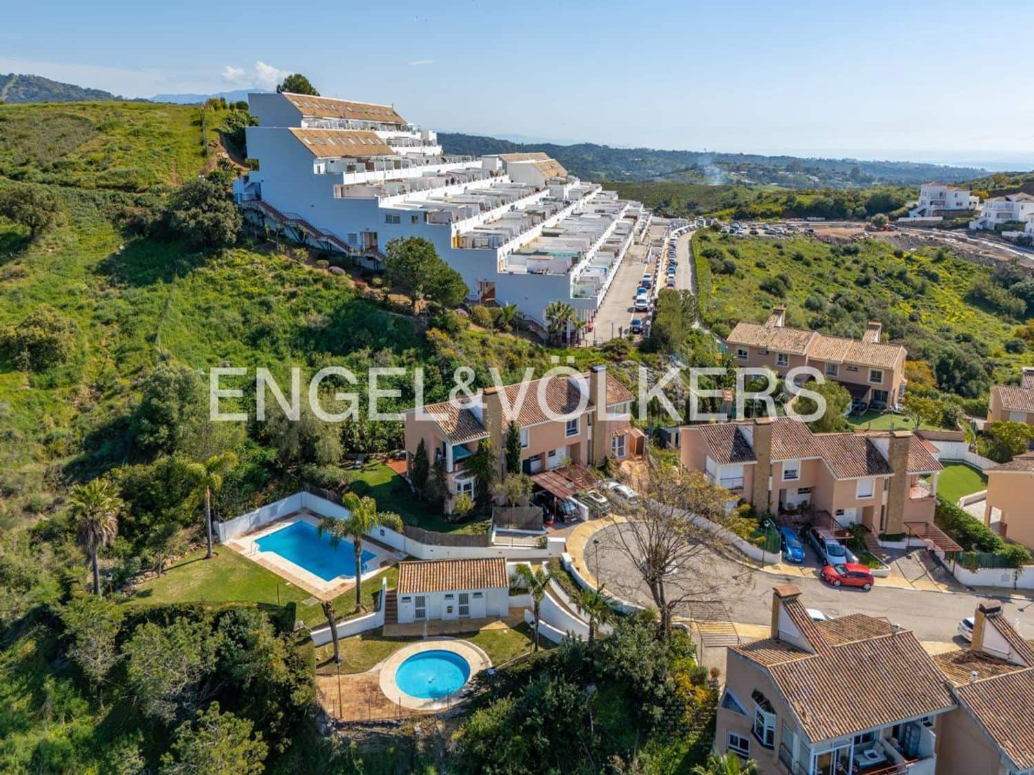 3 makuuhuone Omakotitalo myytävänä paikassa Estepona mukana uima-altaan 
autotalli - 429 000 € (Ref: 9733533)