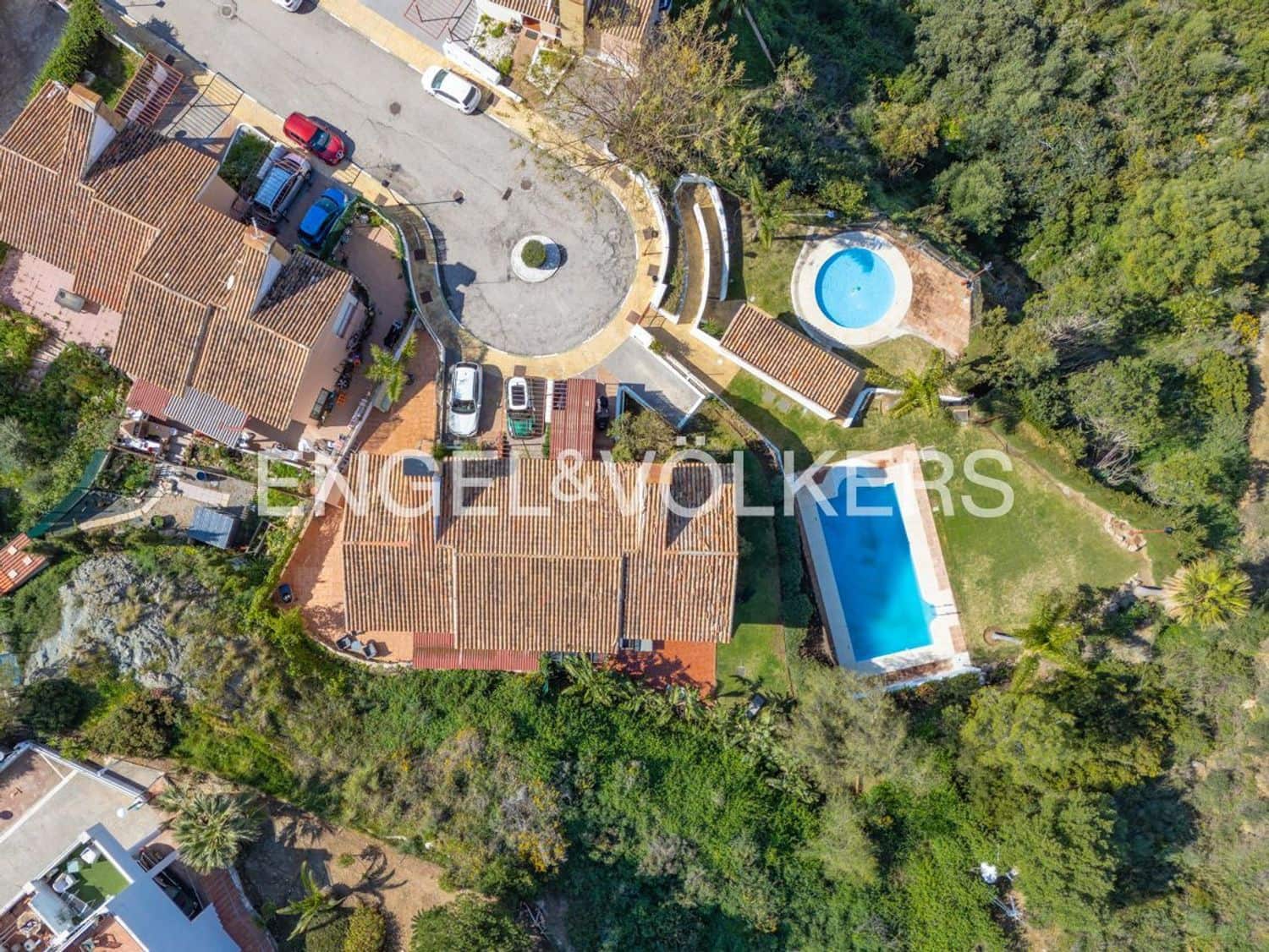 3 makuuhuone Omakotitalo myytävänä paikassa Estepona mukana uima-altaan 
autotalli - 429 000 € (Ref: 9733533)