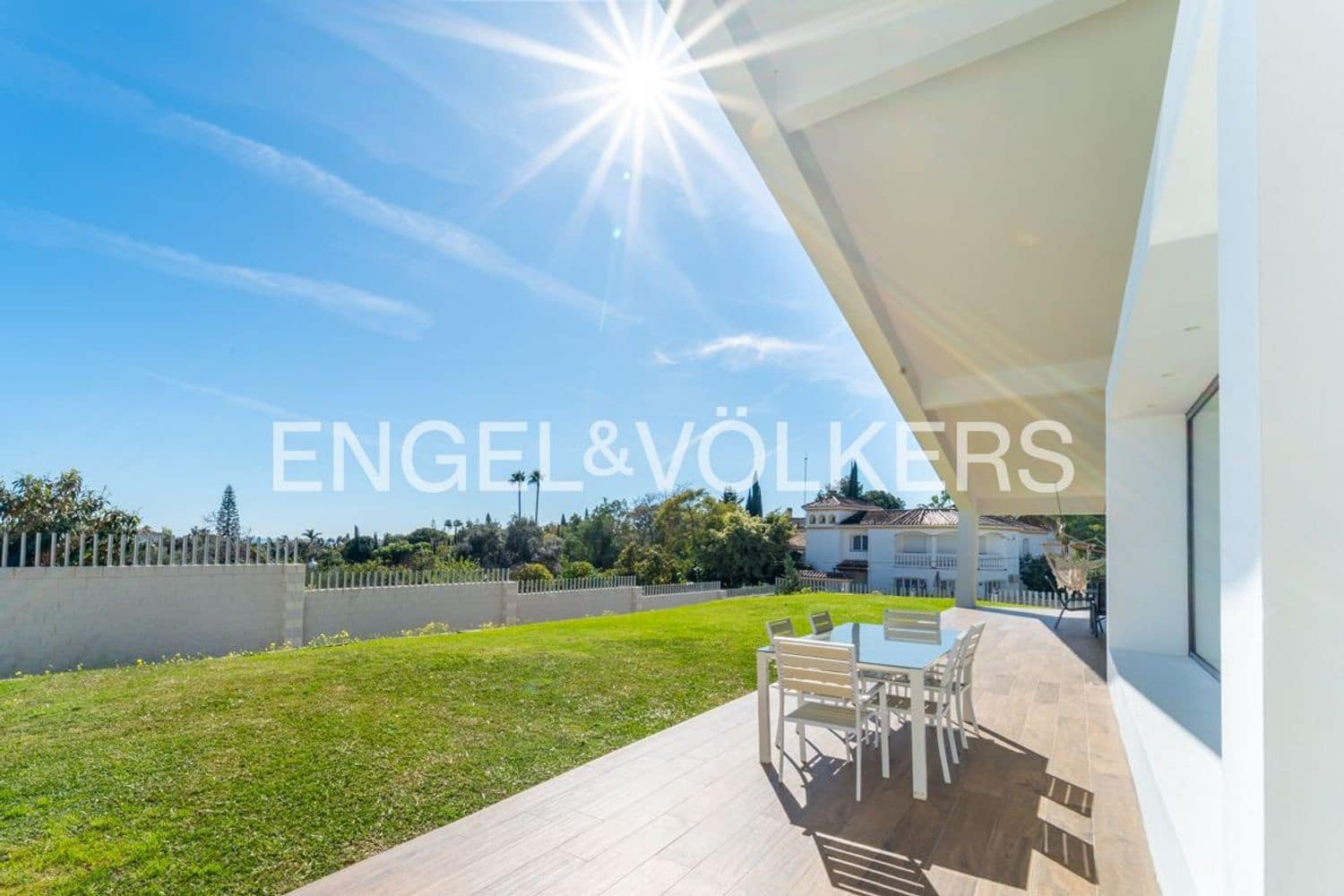 3 bedroom Villa for sale in Estepona with pool garage - € 2,190,000 (Ref: 9733534)