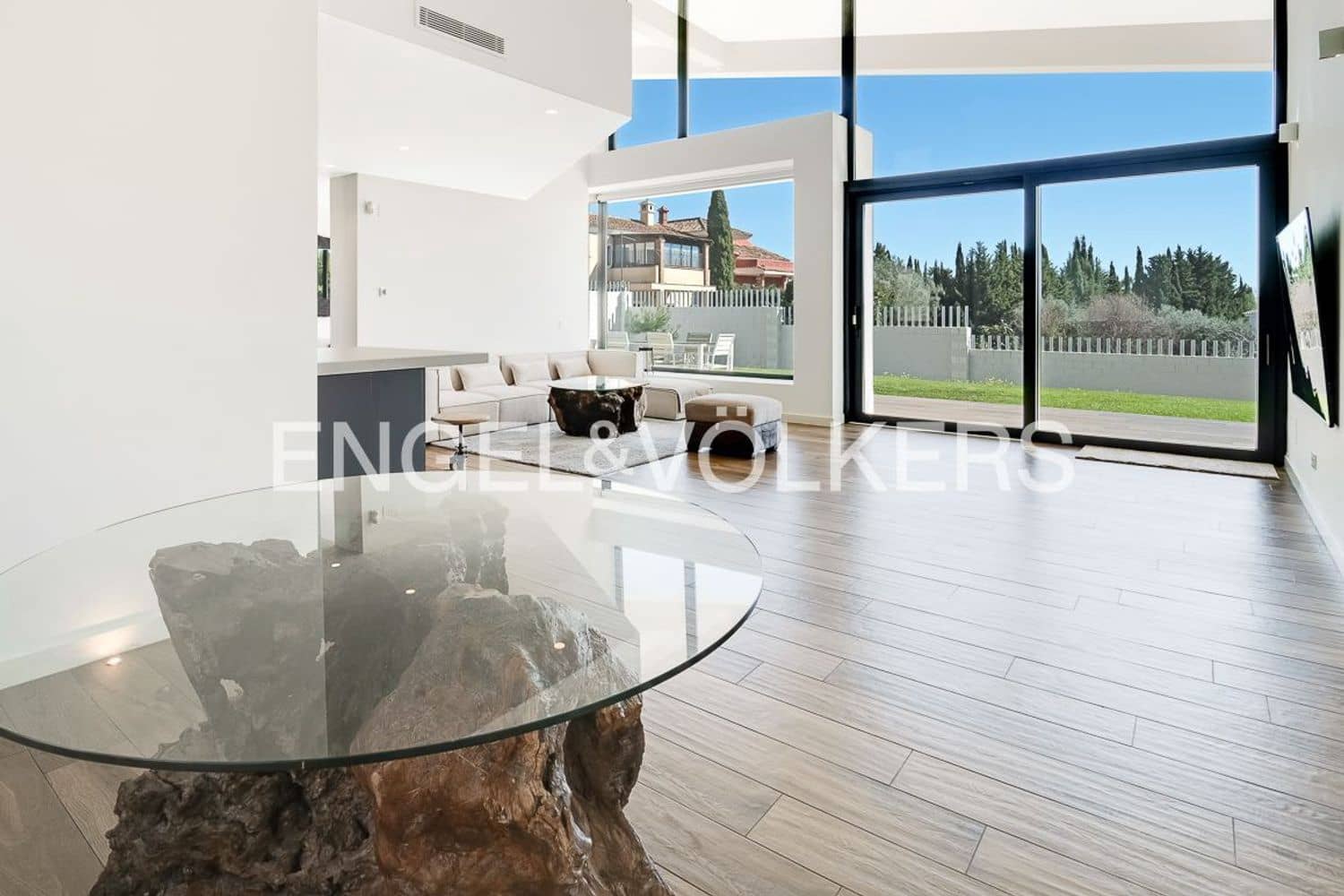 3 bedroom Villa for sale in Estepona with pool garage - € 2,190,000 (Ref: 9733534)