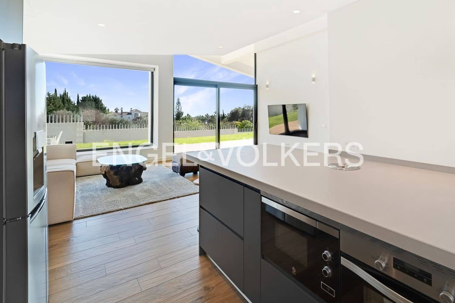 3 bedroom Villa for sale in Estepona with pool garage - € 2,190,000 (Ref: 9733534)