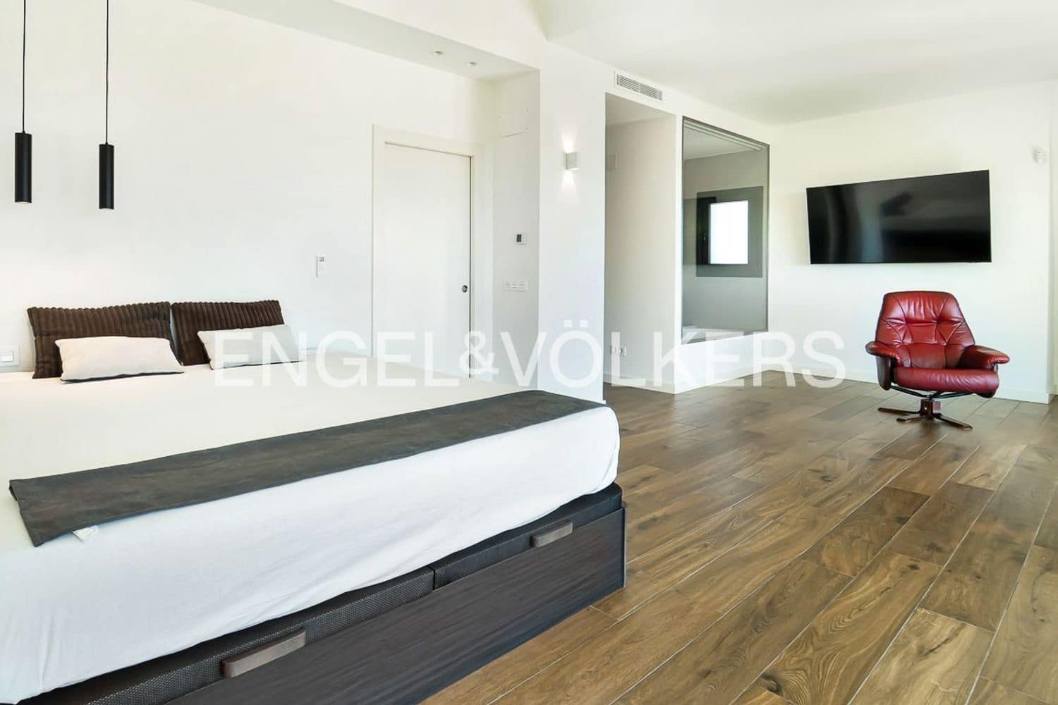 3 bedroom Villa for sale in Estepona with pool garage - € 2,190,000 (Ref: 9733534)