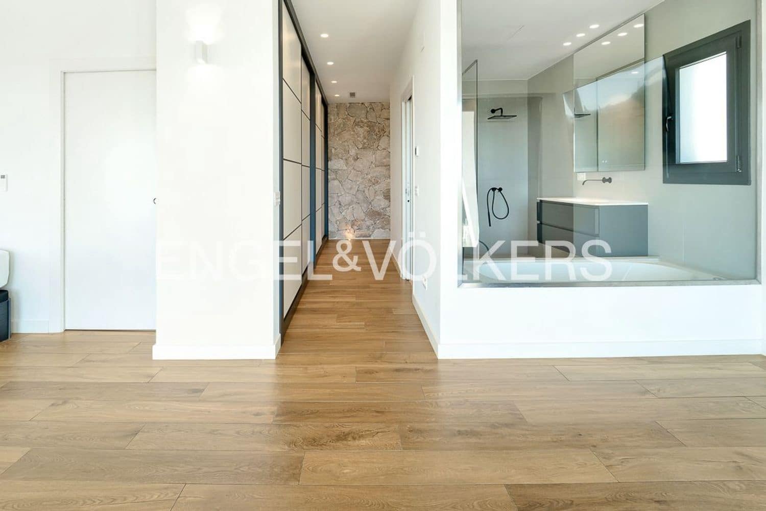 3 bedroom Villa for sale in Estepona with pool garage - € 2,190,000 (Ref: 9733534)