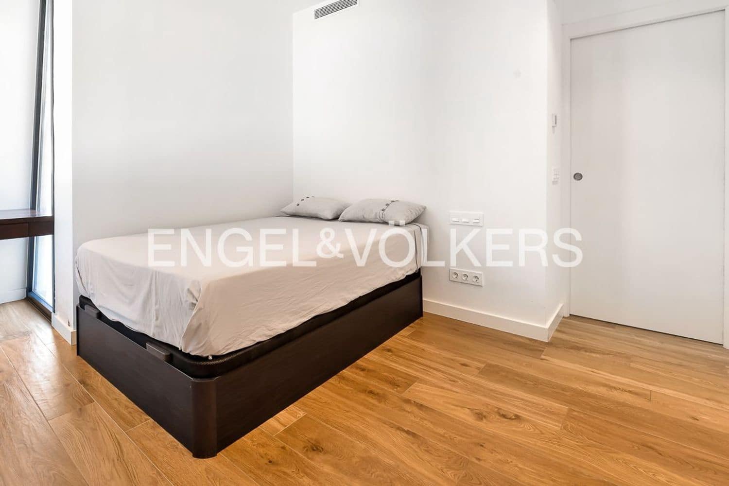 3 bedroom Villa for sale in Estepona with pool garage - € 2,190,000 (Ref: 9733534)