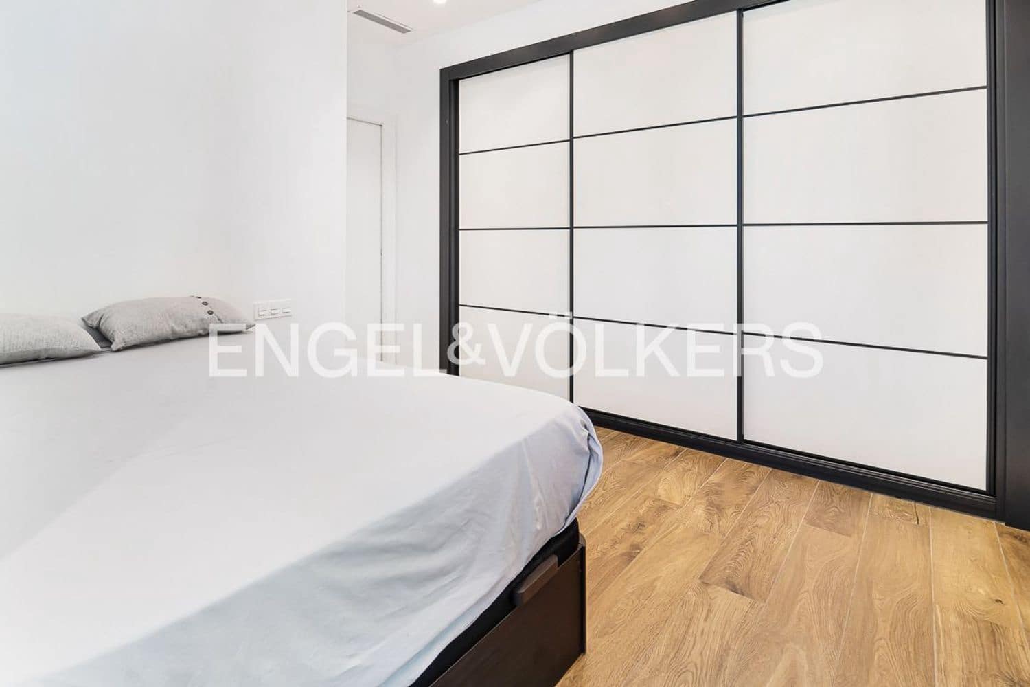 3 bedroom Villa for sale in Estepona with pool garage - € 2,190,000 (Ref: 9733534)