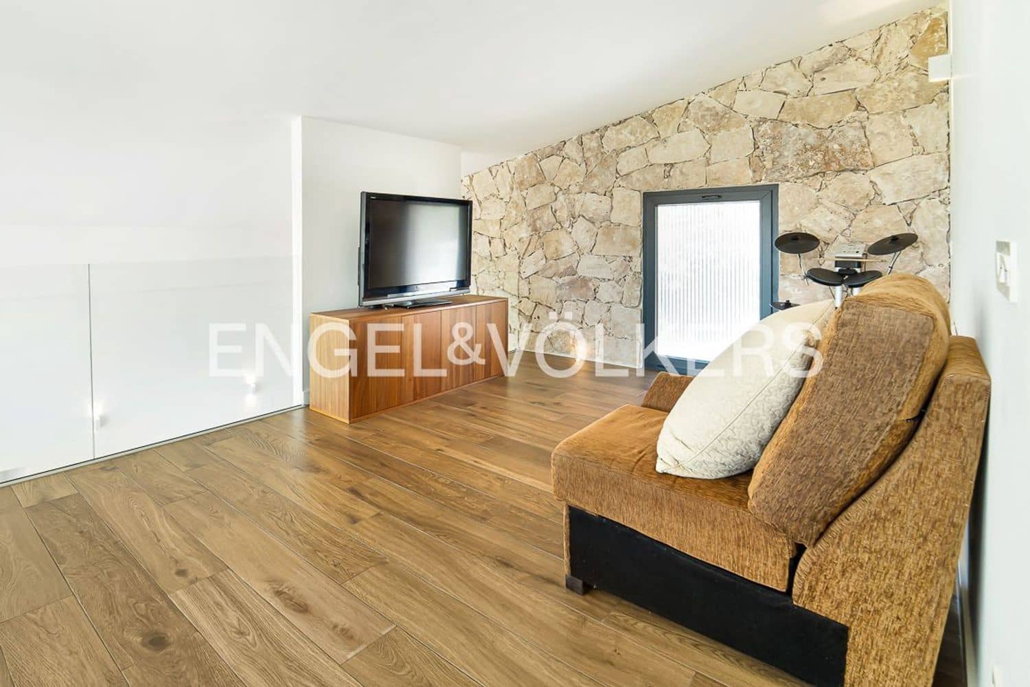 3 bedroom Villa for sale in Estepona with pool garage - € 2,190,000 (Ref: 9733534)