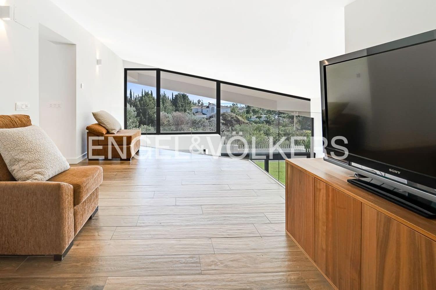 3 bedroom Villa for sale in Estepona with pool garage - € 2,190,000 (Ref: 9733534)