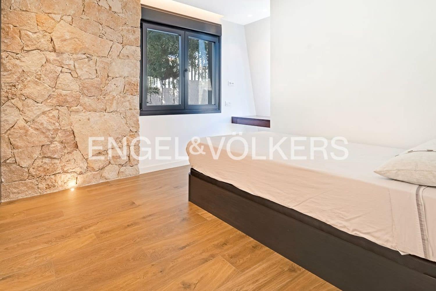 3 bedroom Villa for sale in Estepona with pool garage - € 2,190,000 (Ref: 9733534)