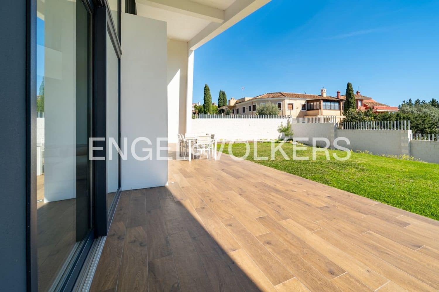 3 bedroom Villa for sale in Estepona with pool garage - € 2,190,000 (Ref: 9733534)