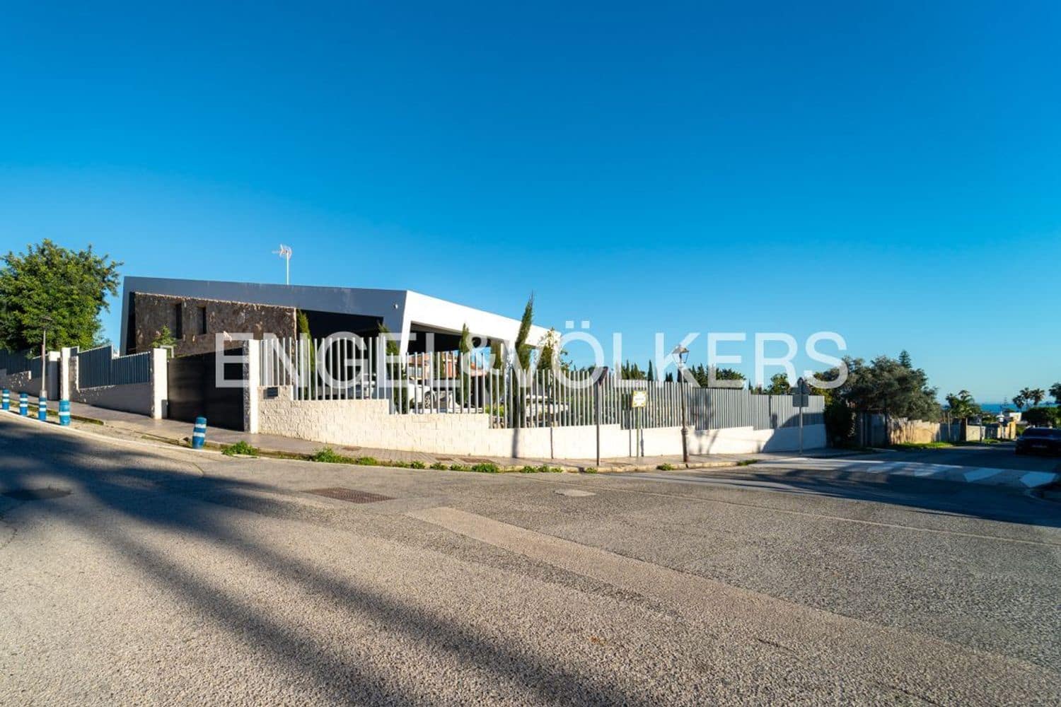 3 bedroom Villa for sale in Estepona with pool garage - € 2,190,000 (Ref: 9733534)