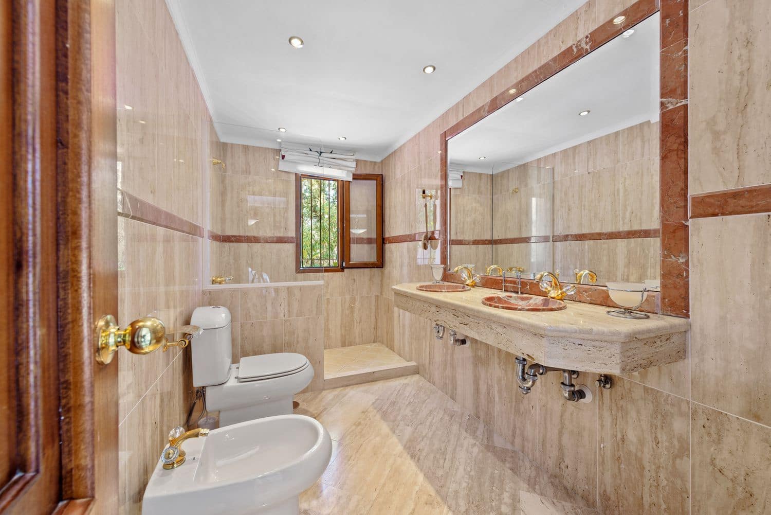 6 soverom Villa til salgs i Estepona med svømmebasseng garasje - € 10 000 000 (Ref: 9733535)