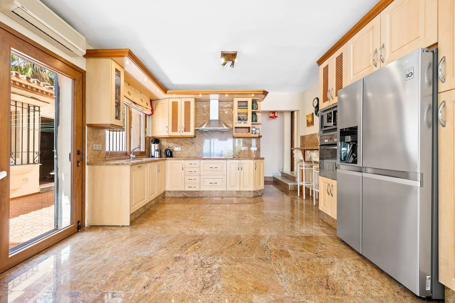 6 soverom Villa til salgs i Estepona med svømmebasseng garasje - € 10 000 000 (Ref: 9733535)