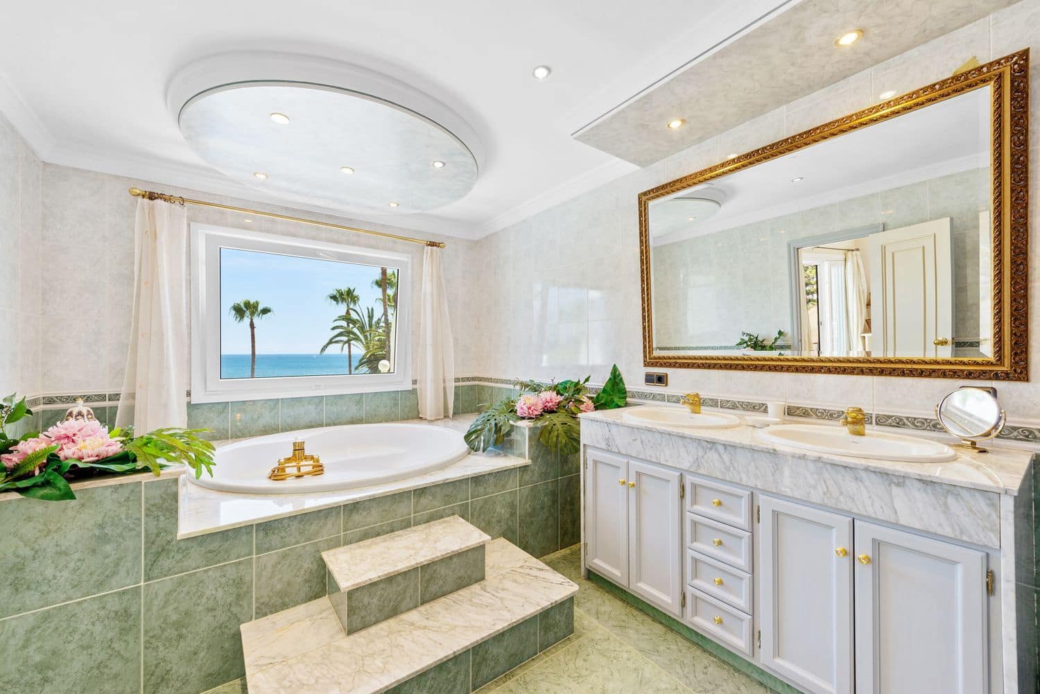 6 soverom Villa til salgs i Estepona med svømmebasseng garasje - € 10 000 000 (Ref: 9733535)