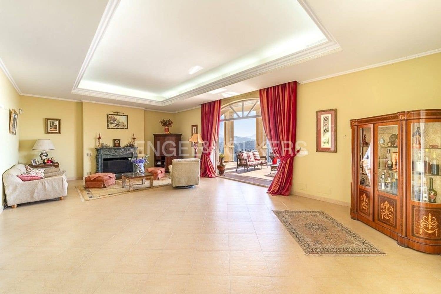 7 bedroom Villa for sale in Estepona with pool garage - € 2,300,000 (Ref: 9733536)