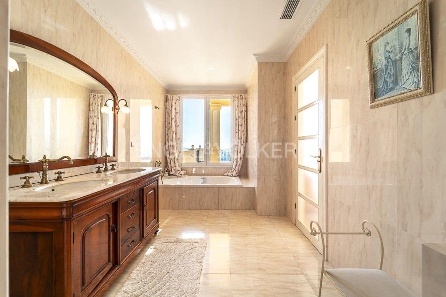 7 bedroom Villa for sale in Estepona with pool garage - € 2,300,000 (Ref: 9733536)