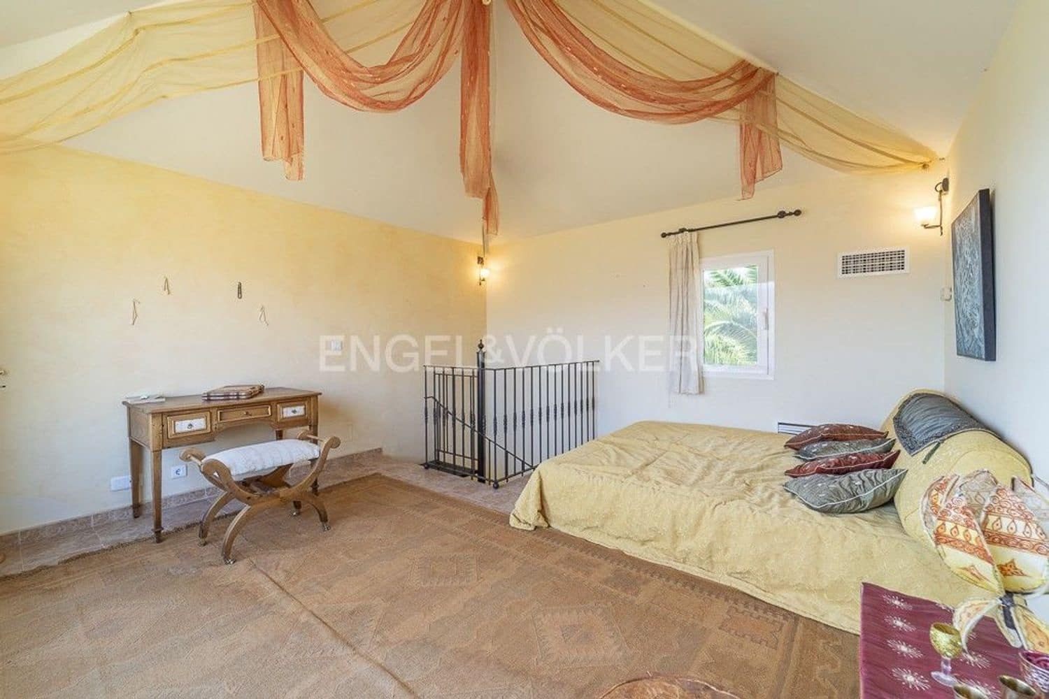 7 bedroom Villa for sale in Estepona with pool garage - € 2,300,000 (Ref: 9733536)